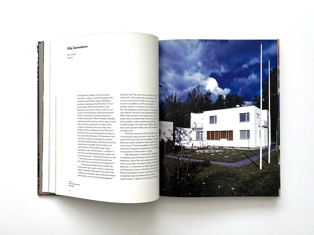 Interior spread from Alvar Aalto Houses (2011) by Jari Jetsonen and Sirkkaliisa Jetsonen, featuring Villa Tammekann with a full-page photograph of its white modernist façade and accompanying text.
