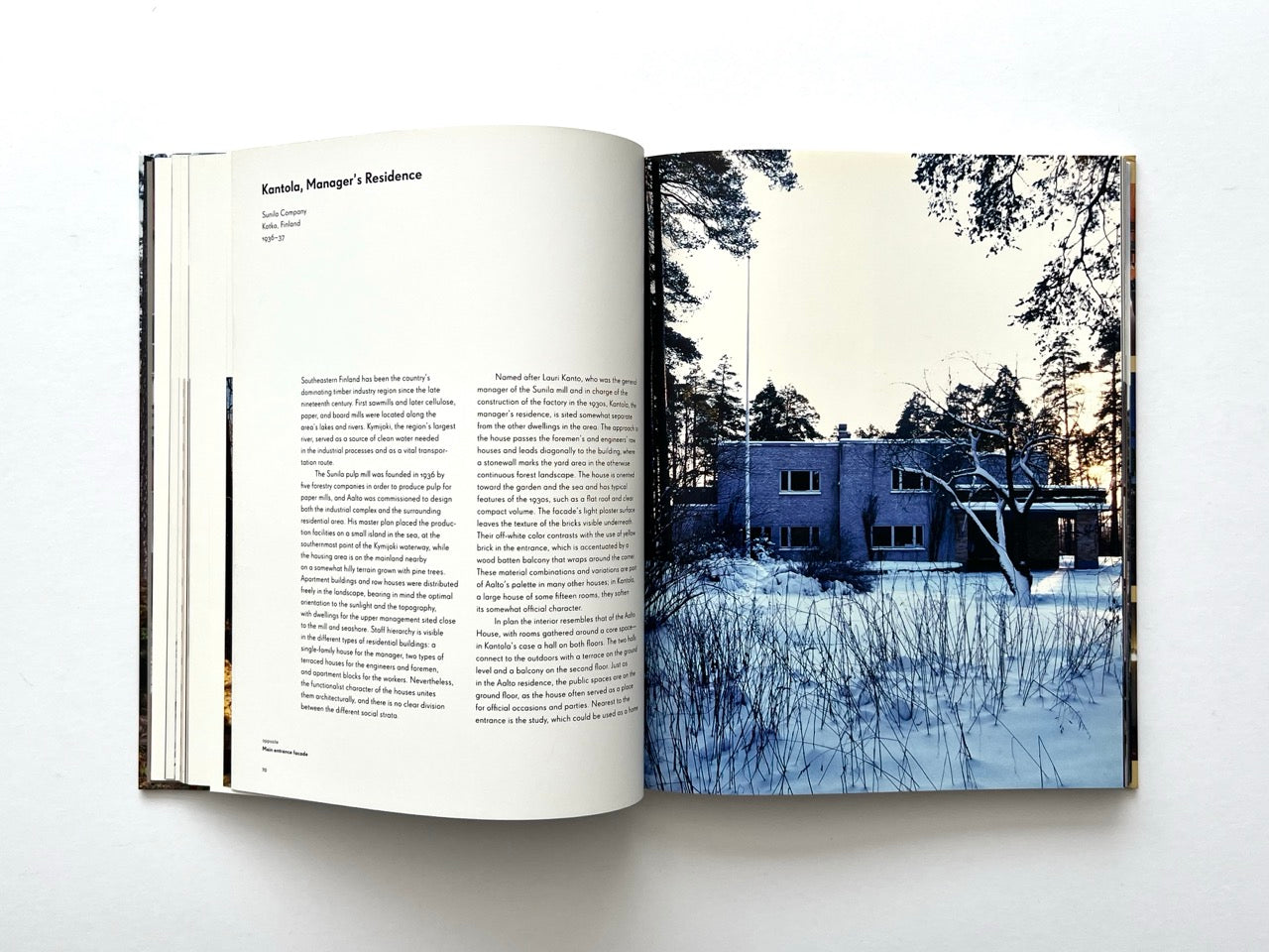 Interior spread from Alvar Aalto Houses (2011) by Jari Jetsonen and Sirkkaliisa Jetsonen, featuring Kantola, Manager's Residence, with text and a winter photograph of the modernist house.