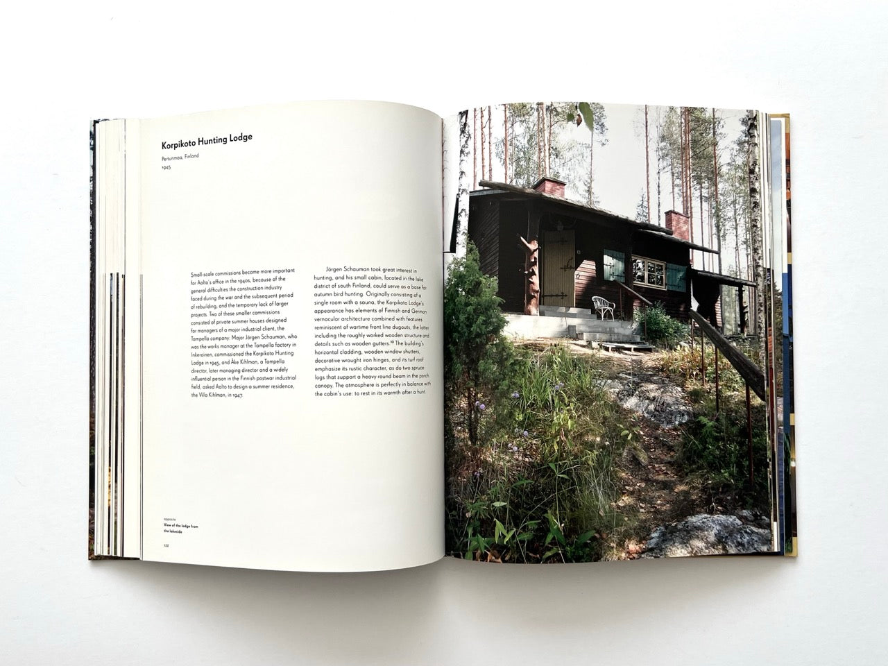 Interior spread from Alvar Aalto Houses (2011) by Jari Jetsonen and Sirkkaliisa Jetsonen, featuring Korpikoto Hunting Lodge with a full-page photograph of the timber cabin surrounded by Finnish woodland.