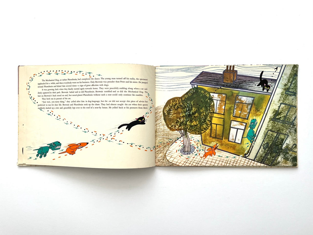 Brownie and the Mechanical Dog by György Várnai, 1976 – dynamic illustration of the real and mechanical dog chasing a black cat across rooftops and streets.