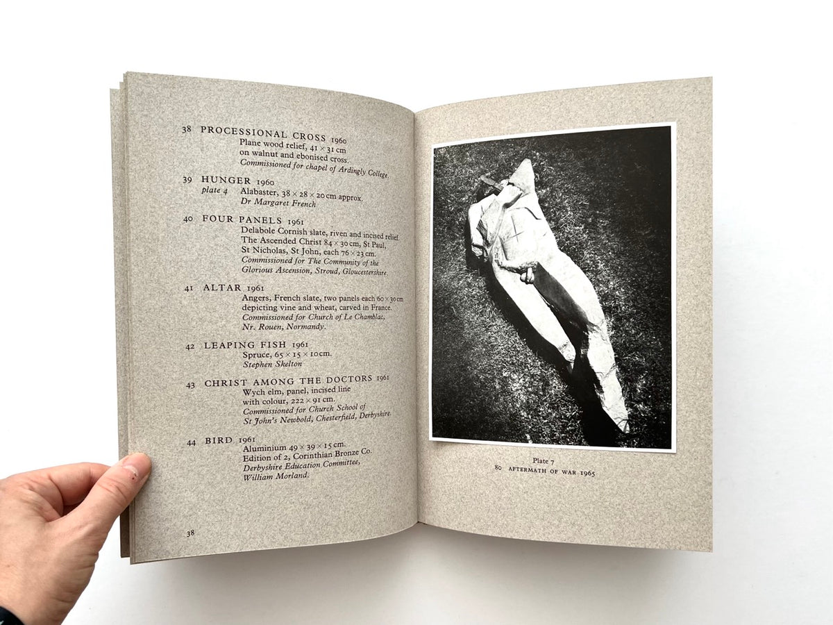 John Skelton: A Sculptor’s Work 1950–1975 (1977). Interior spread showing catalogue entries 38–44 on the left, including Hunger, Four Panels, Altar and Bird, with Plate 7 on the right featuring a black-and-white photograph of Aftermath of War (1965).