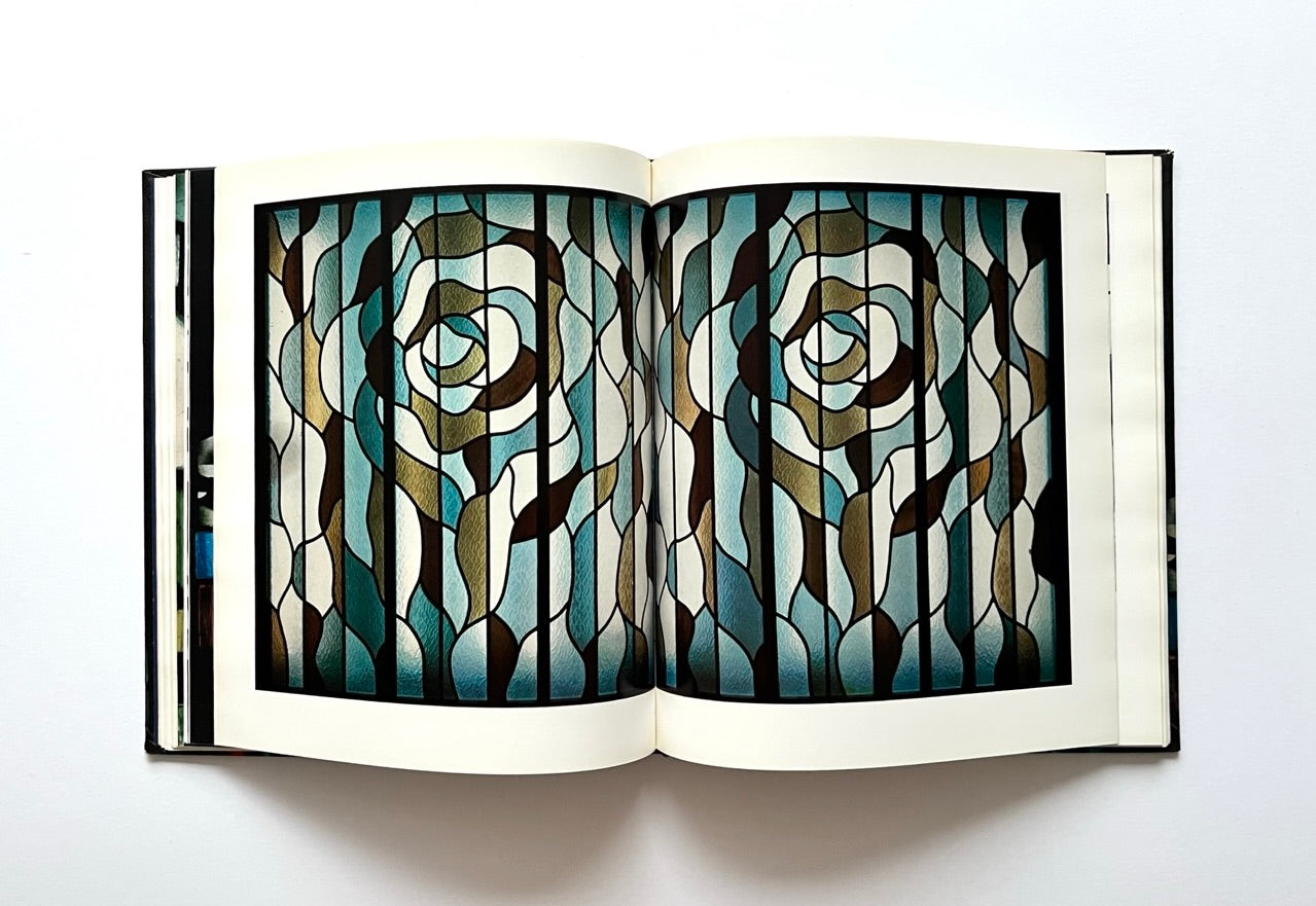 Open book - 'Moderne litauische Glasmalerei' - displaying a stained glass floral design on a white background