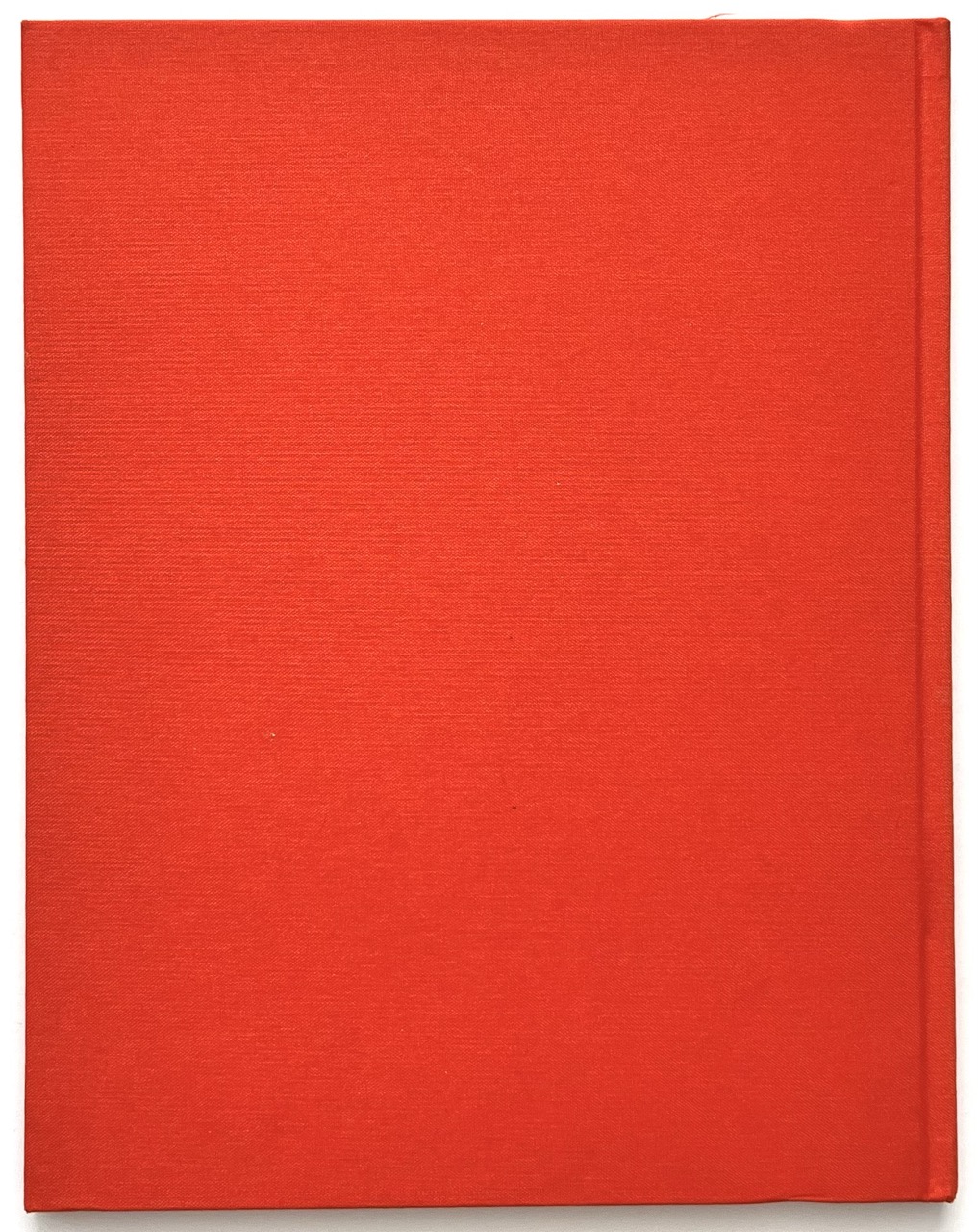 Back cover of Sessùn Automne-Hiver 16/17 catalogue in plain red cloth hardcover binding