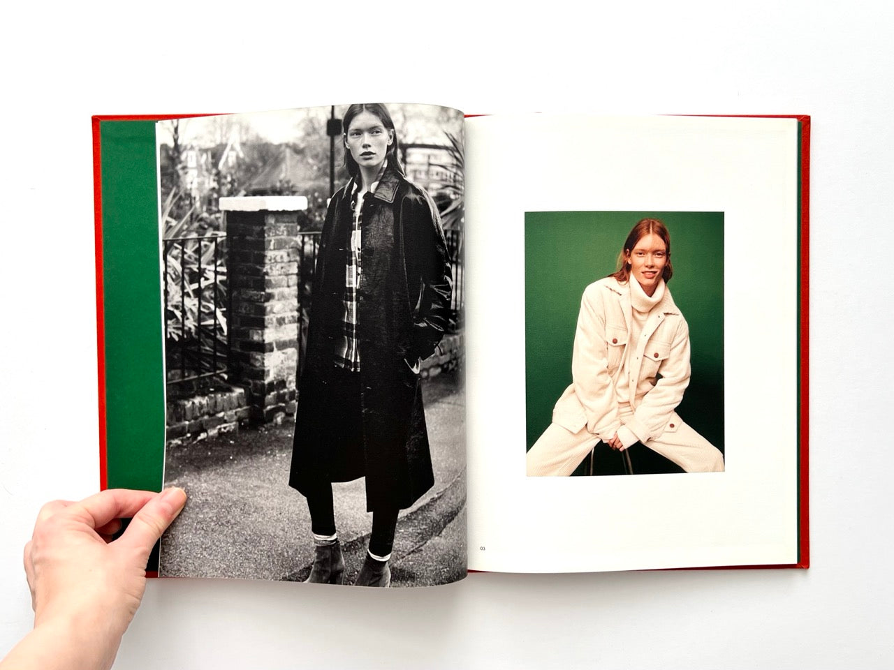 Interior spread from Sessùn Automne-Hiver 16/17 catalogue showing black-and-white street fashion photograph and studio portrait on green background