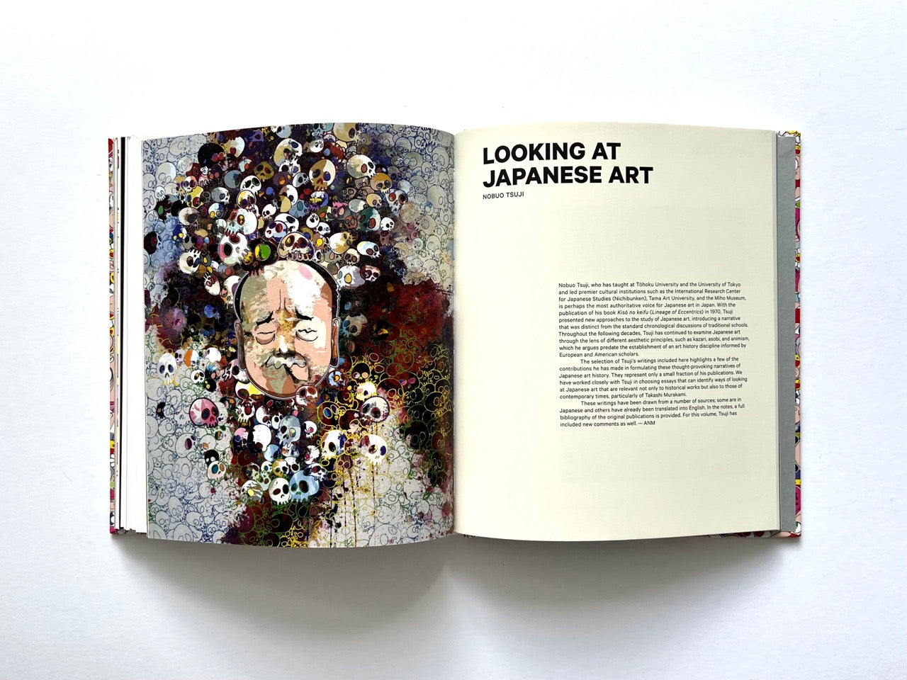 Takashi Murakami Lineage of Eccentrics interior spread showing a skull-filled portrait artwork opposite a text page titled Looking at Japanese Art